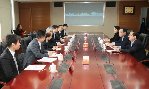 李克强总理会见与会代表